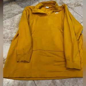 LIKE NEW NIKE SWEATSHIRT WORN ONCE SIZE LARGE